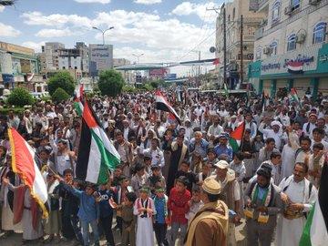 جددت التضامن الشعبي مع الشيخ الأحمر.. وقفات في تعز ومأرب وسيئون تتضامن مع الشعب الفلسطيني وتدين استمرار جرائم الاحتلال